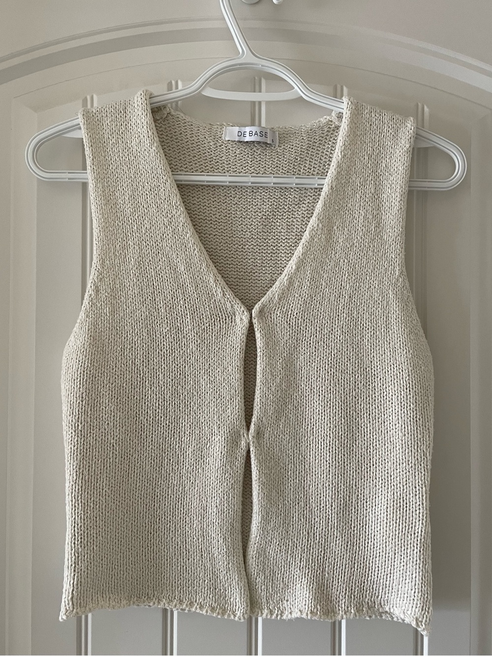 De Base Knit V-Neck Top | Off White